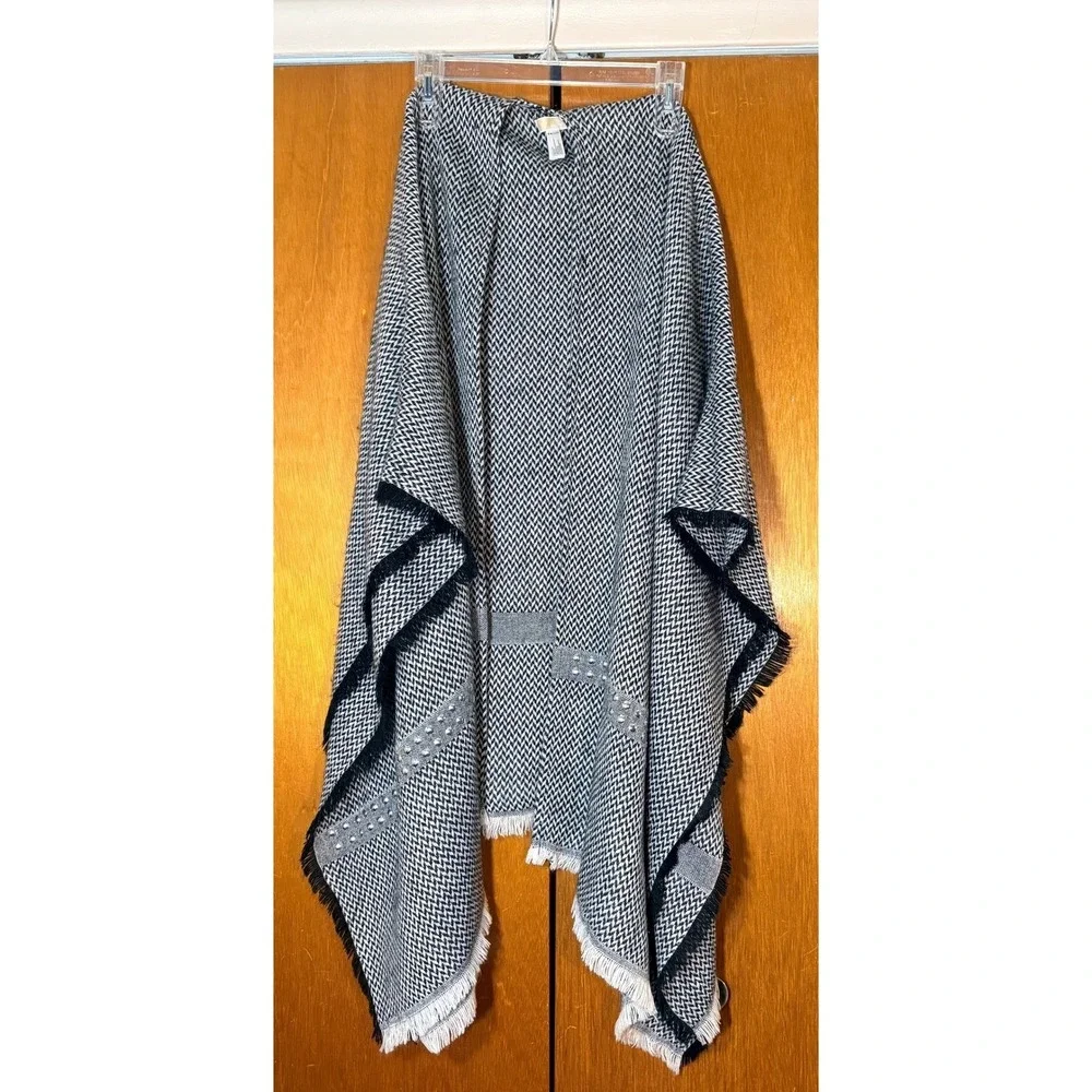 MICHAEL KORS Women Houndstooth‎ Geometric Pattern Studs Fringe Poncho Wrap Shawl